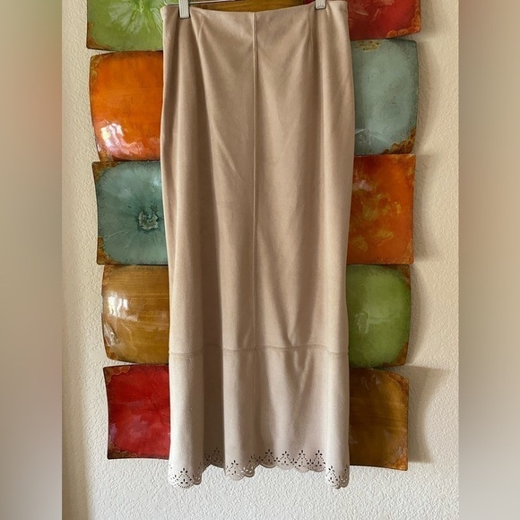 Liz Claiborne Suede High Waist Column Plisse Midi Tan Cutout Hemline Size… - Picture 6 of 12